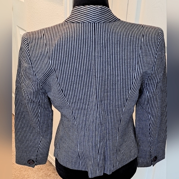 BCX Women's Grey Pinstripe Blazer   Size M - Picture 3 of 5